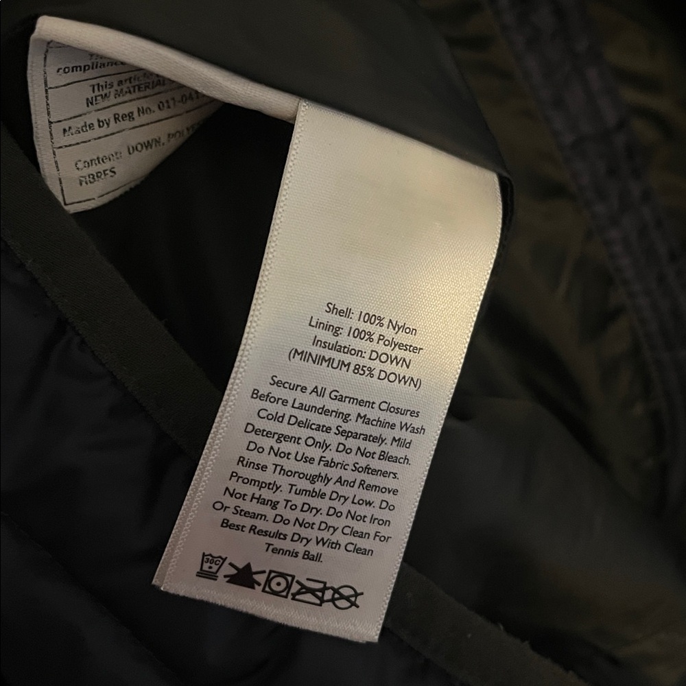Eddie Bauer Men's Navy Puffer Jacket - Picture 3 of 13